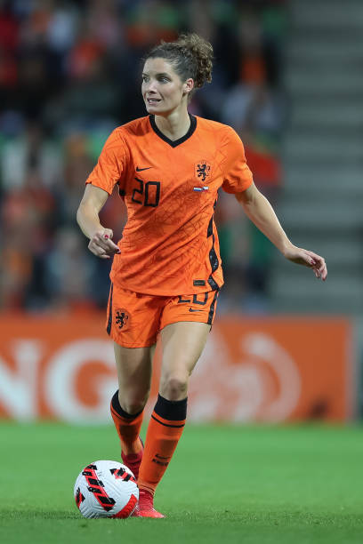 Dominique Janssen best defenders in women's football 