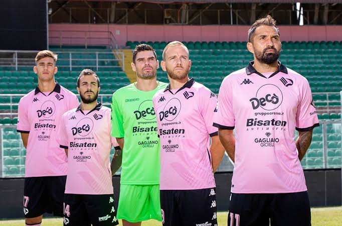 Palermo FC football team that wear pink