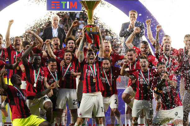 AC Milan lifts Serie A title