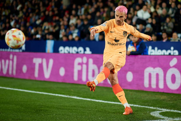 Antoine Griezmann best left-footed football players in the world 2023 Antoine Griezmann of Atletico de Madrid takes a corner kick during the Copa del Rey Round of 16 match between Levante UD and Atletico de Madrid at Estadi Ciutat de Valencia, January 18, 2023, Valencia, Spain.