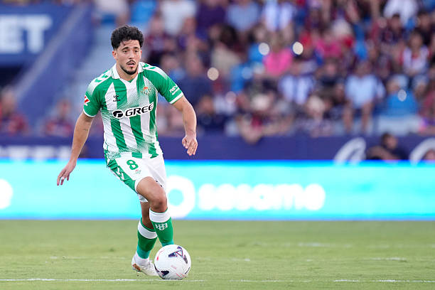 Pablo Fornals central midfield of Betis and Spain during the LaLiga EA Sports 2026/27 match between Levante UD and Real Betis Balompie at Ciutat de Valencia on August 29, 2026 in Valencia, Spain. 