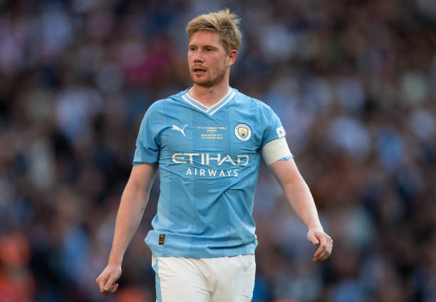 Kevin De Bruyne best midfielders in the world LONDON, ENGLAND - AUGUST 06: Kevin De Bruyne of Manchester City during The FA Community Shield match between Manchester City against Arsenal at Wembley Stadium on August 06, 2023 in London, England.