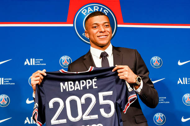 How much do soccer players make? Kylian Mbappe PSG contract