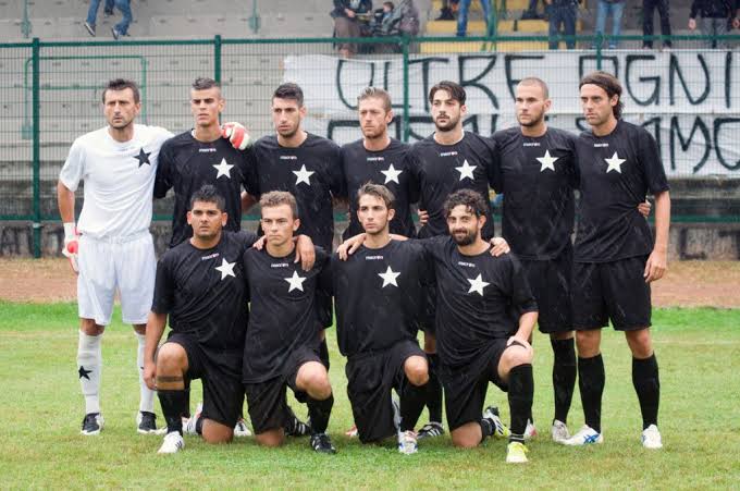 Casale Football Club play in black