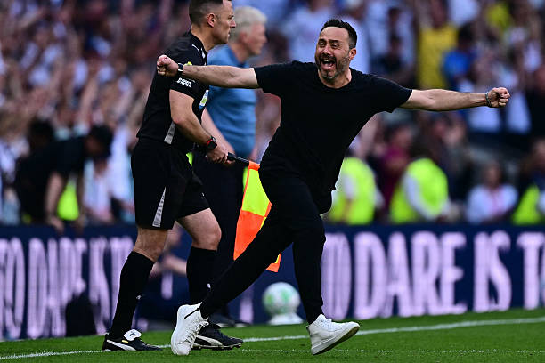 Tottenham Hotspur's Italian head coach Roberto De Zerbi celebrates on the pitch after the English Premier League football match between Tottenham Hotspur and Everton at the Tottenham Hotspur Stadium in London, on May 24, 2026. Tottenham won the game 1-0 and were saved from relegation. 
