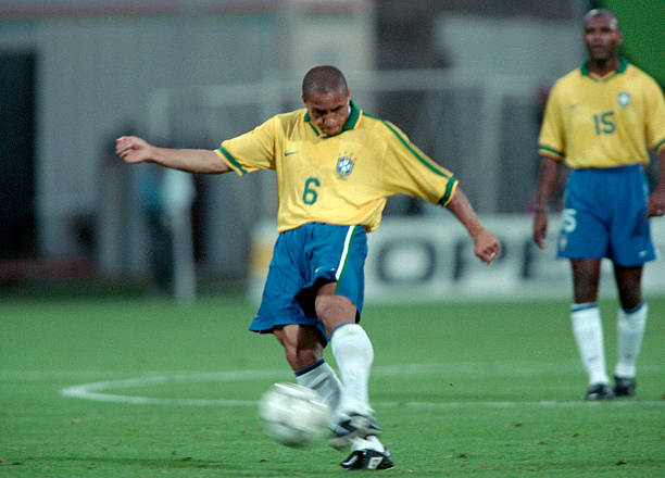 Roberto Carlos fullback in soccer