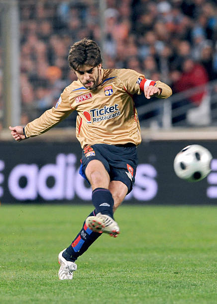Juninho Pernambucano football player with the most free-kick goals 