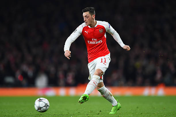 Mesut Özil best passers in football history LONDON, ENGLAND - FEBRUARY 23:  Mesut Ozil of Arsenal passes the ball during the UEFA Champions League round of 16, first leg match between Arsenal FC and FC Barcelona at the Emirates Stadium on February 23, 2016 in London, United Kingdom.