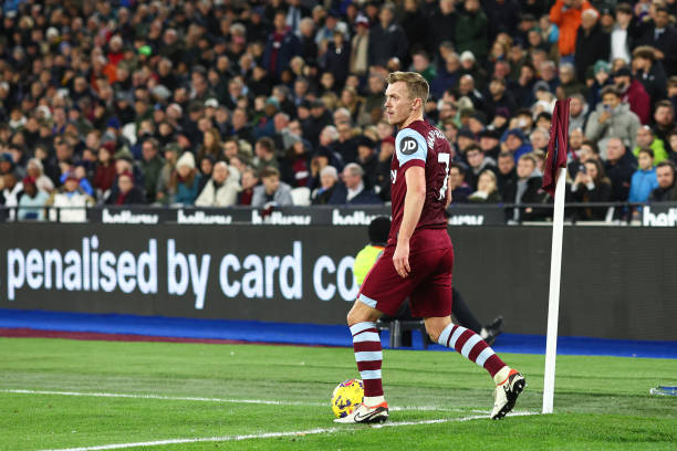 James Ward-Prowse best set-piece takers in football LONDON, ENGLAND - JANUARY 2: James Ward-Prowse of West Ham takes a free kick during the Premier League match between West Ham United and Brighton & Hove Albion at London Stadium on January 2, 2024 in London, England. 