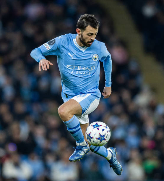 Bernardo Silva footballers with the best first touch MANCHESTER, ENGLAND - NOVEMBER 28: Bernardo Silva of Manchester City controls the ball during the UEFA Champions League match between Manchester City and Rb Leipzig at Etihad Stadium on November 28, 2023 in Manchester, England. 