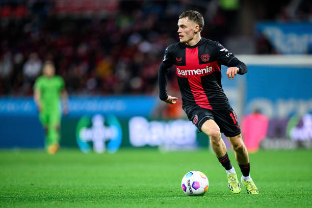 Florian Wirtz best right-footed players LEVERKUSEN, GERMANY - FEBRUARY 23: Florian Wirtz of Leverkusen controls the ball during the Bundesliga match between Bayer 04 Leverkusen and 1. FSV Mainz 05 at BayArena on February 23, 2024 in Leverkusen, Germany. /