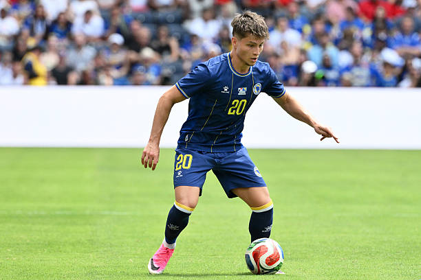 ST LOUIS, MISSOURI - JUNE 6: Esmir Bajraktarevic #20 of Bosnia and Herzegovina with the ball during the second half of the international friendly match between Panama and Bosnia & Herzegovina at Energizer Park on June 6, 2026 in St Louis, Missouri.