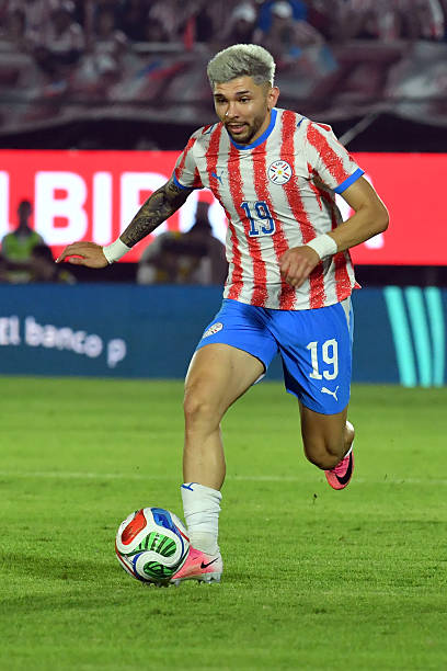 ASUNCION-PARAGUAY - JUNE 5: Julio Enciso of Paraguay dominates the ball during the friendly match between Paraguay and Nicaragua at the Defensores del Chaco stadium on June 5, 2026 in Asuncion, Paraguay.