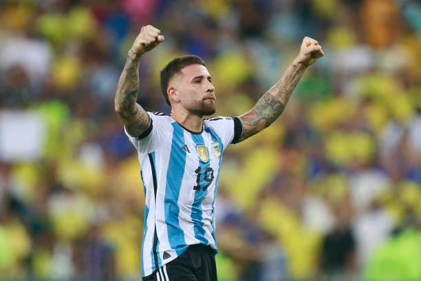 TOPSHOT - Argentina's defender Nicolas Otamendi celebrates their victory at the end of the 2026 FIFA World Cup South American qualification football match between Brazil and Argentina at Maracana Stadium in Rio de Janeiro, Brazil, on November 21, 2023. (Photo by DANIEL RAMALHO / AFP)