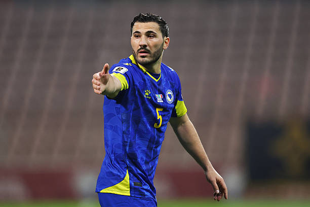 ZENICA, BOSNIA AND HERZEGOVINA - MARCH 31: Sead Kolasinac of Bosnia and Herzegovina gestures during the FIFA World Cup 2026 European Qualifiers KO play-offs match between Bosnia & Herzegovina and Italy at Stadion Bilino Polje on March 31, 2026 in Zenica, Bosnia and Herzegovina.