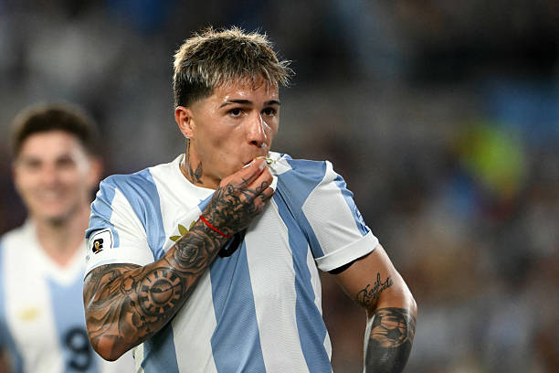 TOPSHOT - Argentina's midfielder #08 Enzo Fernandez celebrates after scoring his team's second goal during the 2026 FIFA World Cup South American qualifiers football match between Argentina and Brazil at the Mas Monumental stadium in Buenos Aires on March 25, 2025.