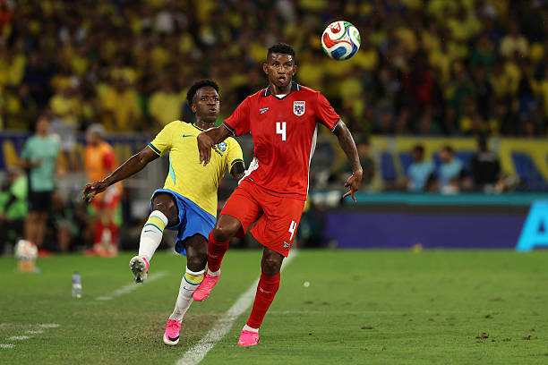 RIO DE JANEIRO, BRAZIL - MAY 31: Fidel Escobar of Panama and Vinícius Júnior of Brazil compete for the ball during the international friendly match between Brazil and Panama at Maracana Stadium on May 31, 2026 in Rio de Janeiro, Brazil.