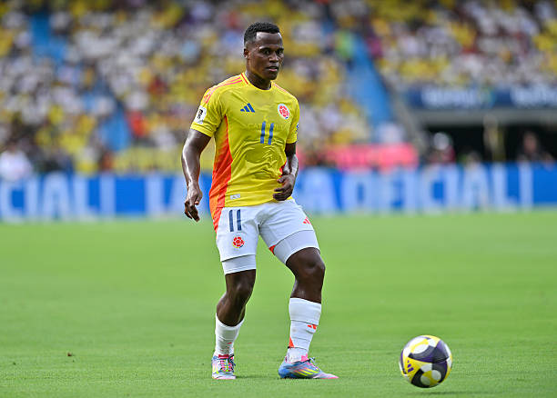 BARRANQUILLA, COLOMBIA - JUNE 06: Jhon Arias of Colombia controls the ball during the FIFA World Cup 2026 South American Qualifier match between Colombia and Peru at Roberto Melendez Metropolitan Stadium on June 06, 2025 in Barranquilla, Colombia.