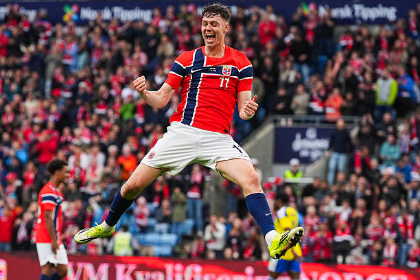 Norway's forward #11 Jorgen Strand Larsen celebrates scoring the 3-0 goal with his teammates during the friendly match between Norway and Sweden at Ullevaal Stadium, on June 1, 2026 ahead of the 2026 FIFA World Cup football tournament.