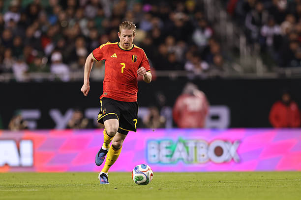 CHICAGO, ILLINOIS - MARCH 31: Kevin De Bruyne #7 of Belgium dribbles the ball during the first half against Mexico at Soldier Field on March 31, 2026 in Chicago, Illinois.