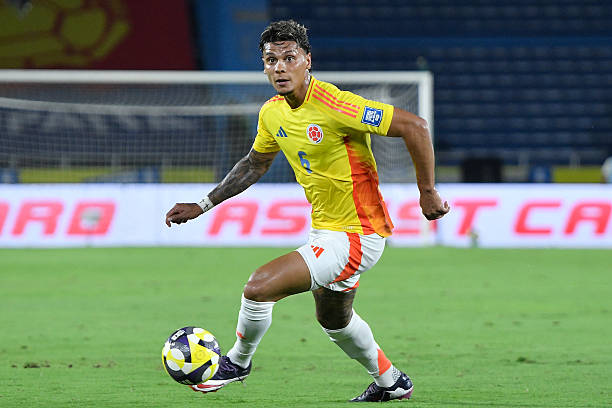 BARRANQUILLA, COLOMBIA - SEPTEMBER 04: Richard Rios of Colombia controls the ball during the South American FIFA World Cup 2026 Qualifier match between Colombia and Bolivia at Roberto Melendez Metropolitan Stadium on September 04, 2025 in Barranquilla, Colombia.