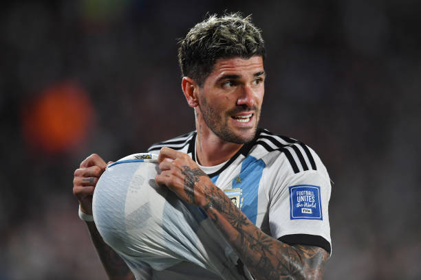 BUENOS AIRES, ARGENTINA - OCTOBER 12: Rodrigo De Paul of Argentina dries the ball with his jersey during the FIFA World Cup 2026 Qualifier match between Argentina and Paraguay at Estadio Más Monumental Antonio Vespucio Liberti on October 12, 2023 in Buenos Aires, Argentina.