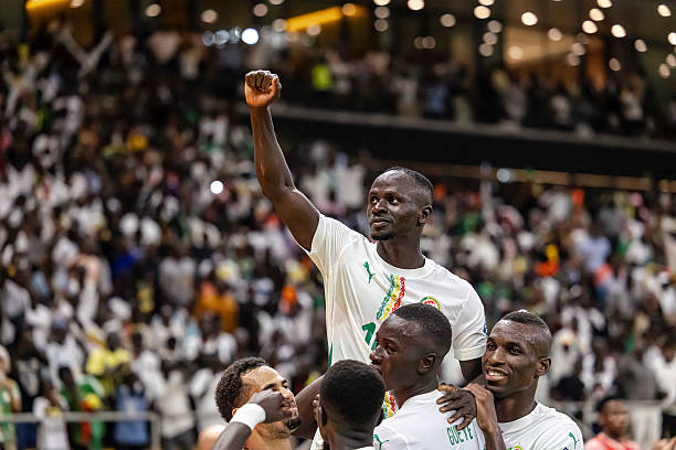 Senegal's forward #10 Sadio Mane (C) celebrates with teammates after scoring a goal during the FIFA World Cup 2026 Africa qualifiers Group B match between Senegal and Mauritania at the Stade Abdoulaye Wade, in Diamniadio, on October 14, 2025.