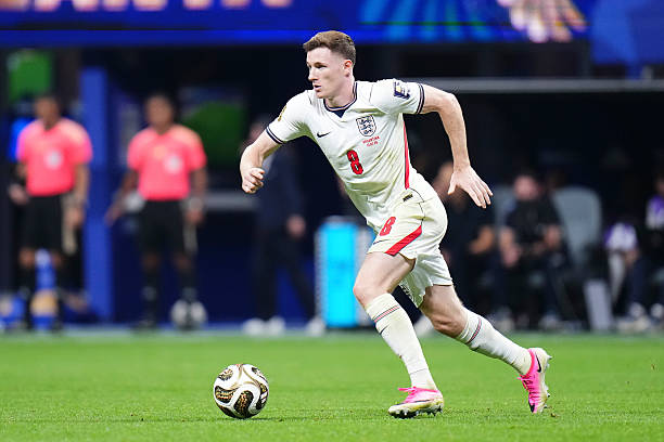 Elliot Anderson of England runs with the ball during the FIFA World Cup 2026 Semi Final match between England and Argentina at Atlanta Stadium on July 15, 2026 in Atlanta, Georgia. Soccer players who run the most