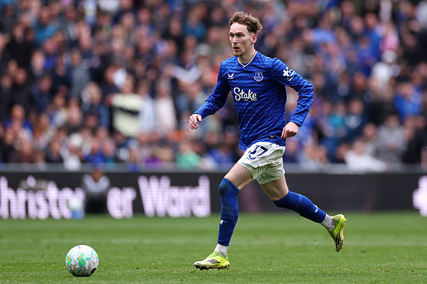 LIVERPOOL, ENGLAND - MAY 17: James Garner of Everton runs with the ball during the Premier League match between Everton and Sunderland at Hill Dickinson Stadium on May 17, 2026 in Liverpool, England.